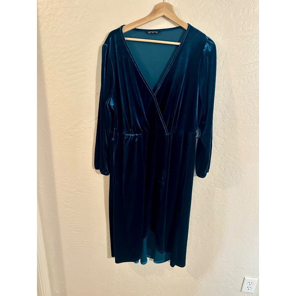 Y Bloom Chic Crushed Velvet Whimsigoth Plus Sized V Neck Long Sleeved Wrap Dress